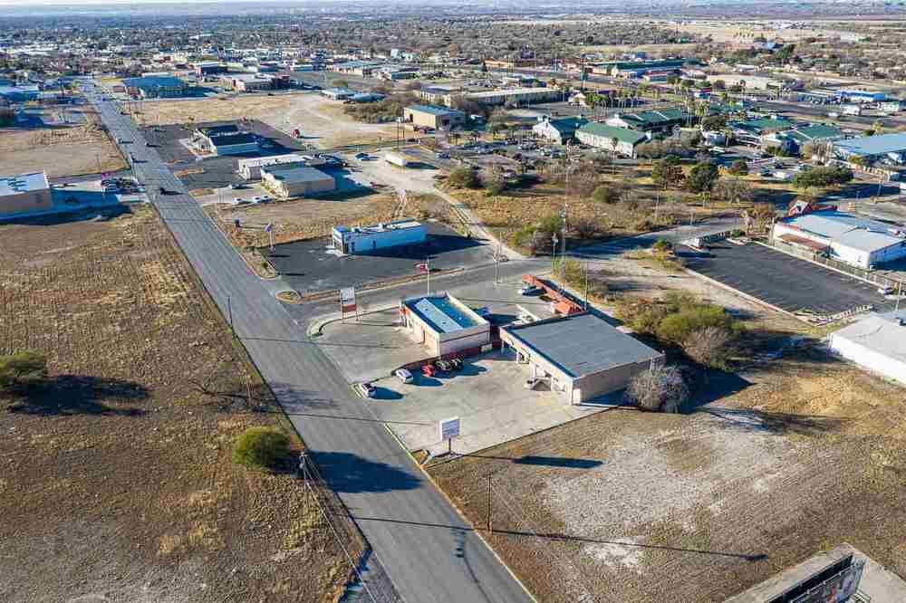 Retail Free Standing: 2104 N Bedell Ave, Del Rio, TX 78840